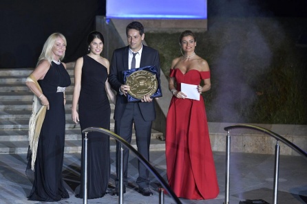 Ideal Mykonos receives the gold Seven Stars Award of Luxury Hospitality and Lifestyle